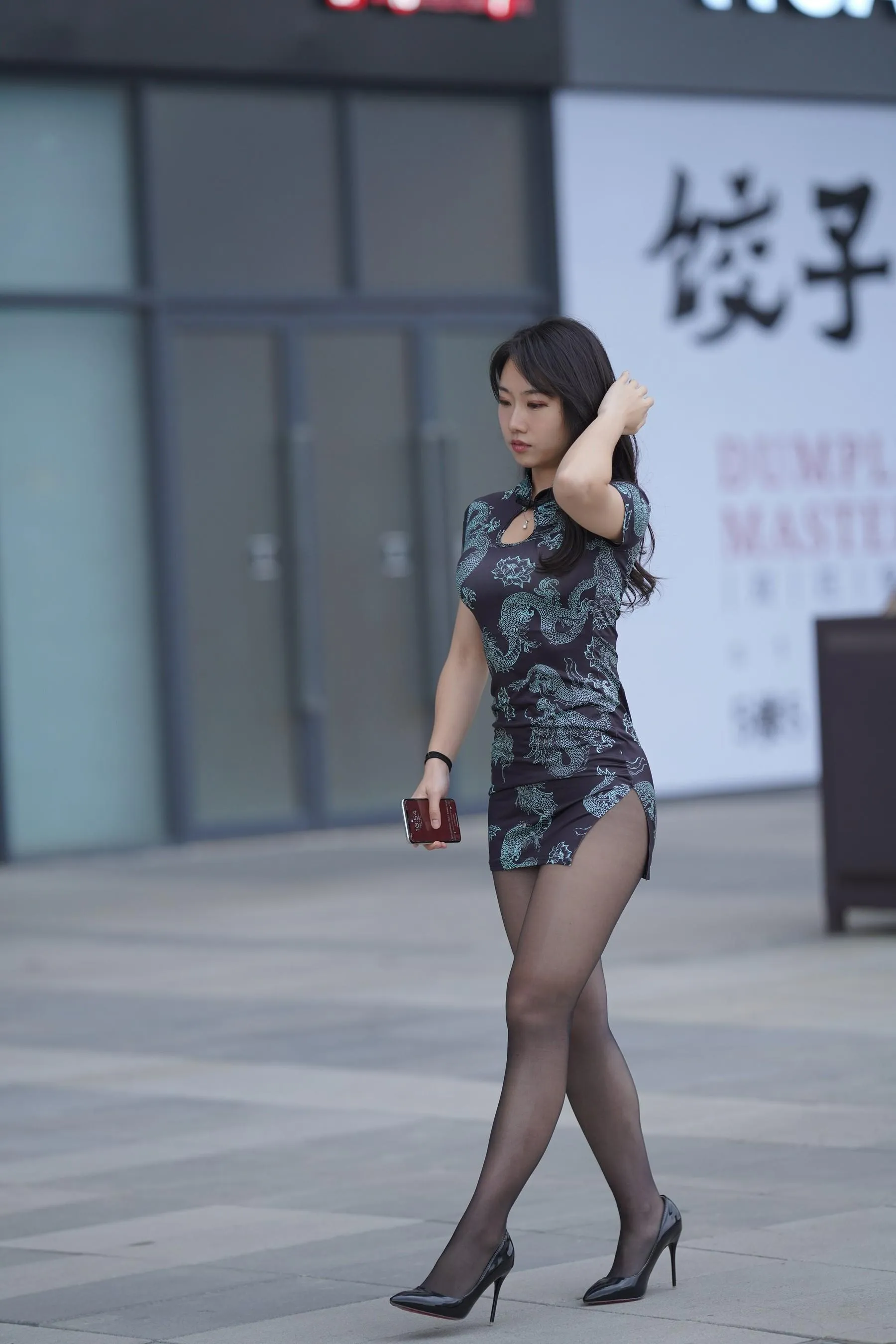 [魔镜街拍] NO.106 性感的黑丝改良旗袍少妇 [382P]插图8